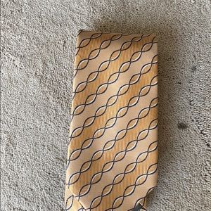 Tino Cosma yellow gold tie